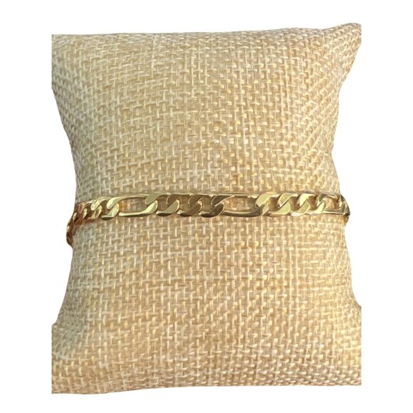 Vintage Gold Tone Figaro Chain Bracelet Fold Over Clasp Classic Estate 7" - Picture 2 of 4